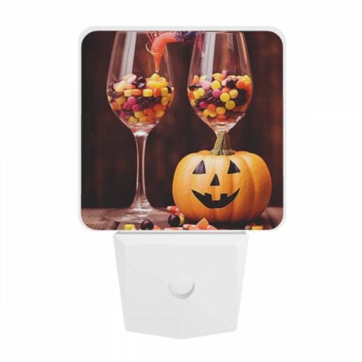 Night Light, A Pumpkin Is Sitting Next To Two Wine Glasses Filled With Candy. -Nuas Diy Shop 6152f788a54e0c371e2678b095194e2d064409ed