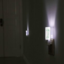 Night Light, A Green Palm Tree On A White Background. -Nuas Diy Shop 75f965821ef1a1089ee4c361bec33f0f89e3fa37
