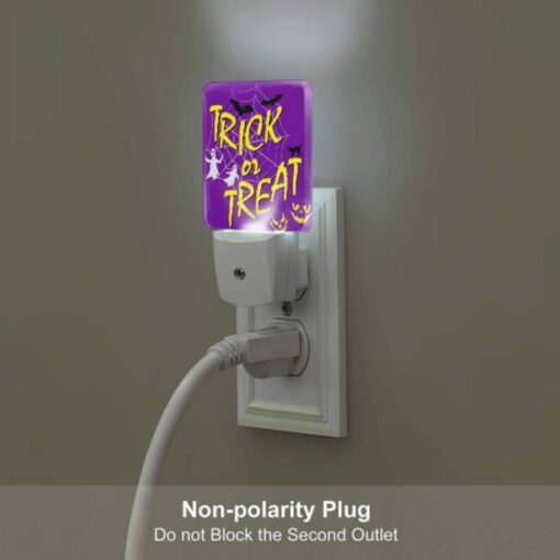 Night Light, A Purple Background With A Spider Web And Bats -Nuas Diy Shop 86ff24ef28df8608757d8f966e550ca263a69461